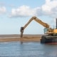 Chantier de travaux maritimes en Méditerranée : quai, coffrage béton et intervention sous-marine